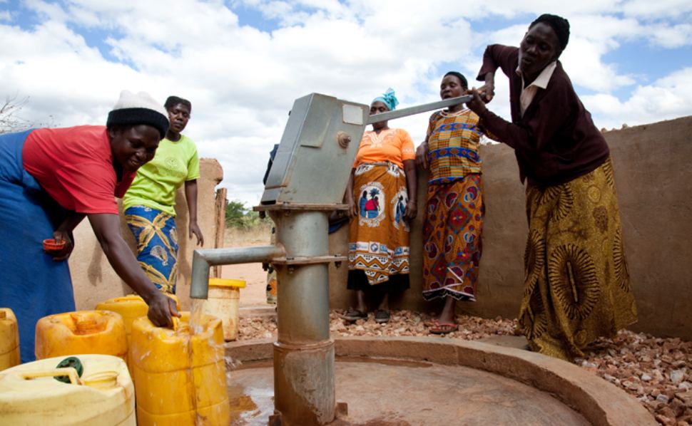 Womens in handpump
