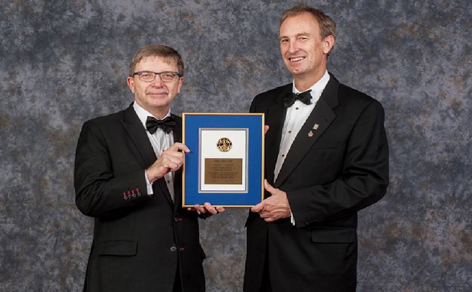 Award win for De Beers geologists
